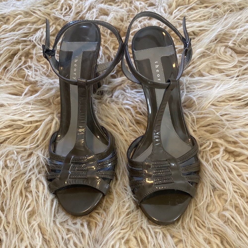 Theory gray patent leather heels size 38 (7)